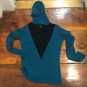 Hooded shirt with mesh back